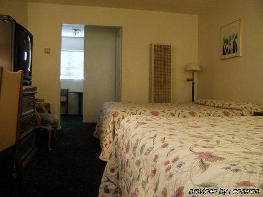 Cedar Inn & Suites South Lake Tahoe Room photo